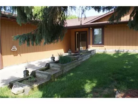 11426 Upton Rd, Grand Ledge, MI 48837 photo 2
