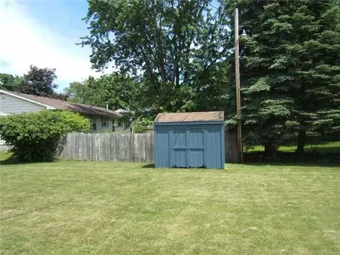 806 E Mcconnell St, Saint Johns, MI 48879 photo 4