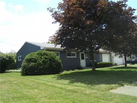 806 E Mcconnell St, Saint Johns, MI 48879 photo 3