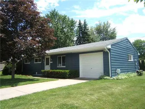 806 E Mcconnell St, Saint Johns, MI 48879 photo 2