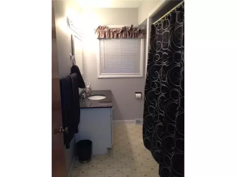 806 E Mcconnell St, Saint Johns, MI 48879 photo 15