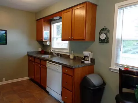 4319 Devonshire, Lansing, MI 48910 photo 9