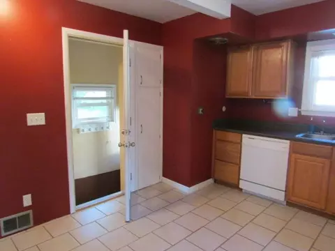 236 E South Street St, Mason, MI 48854 photo 6