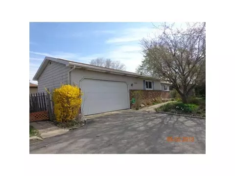 2004 Piney Point Dr, Lansing, MI 48917 photo 1
