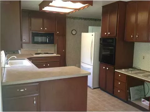 15216 Chetwyn, Lansing, MI 48906 photo 5
