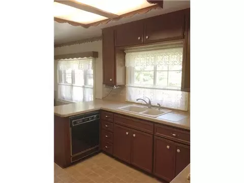 15216 Chetwyn, Lansing, MI 48906 photo 3