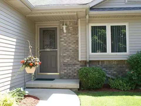 411 White Pine Blvd, Lansing, MI 48917 photo 2