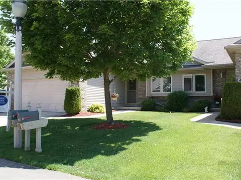 411 White Pine Blvd, Lansing, MI 48917 photo 1