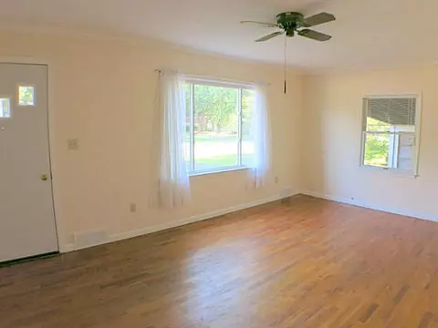 1433 Franklin St, Haslett, MI 48840 photo 2