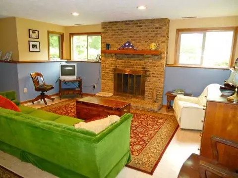 2425 Briarhill Dr, Lansing, MI 48917 photo 16