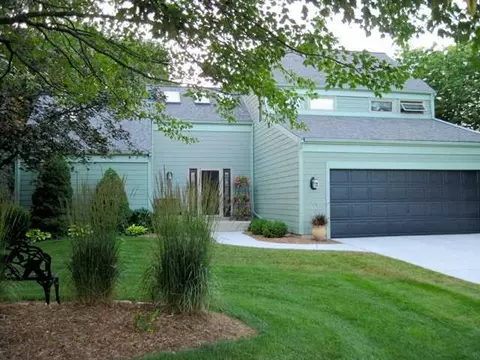 2425 Briarhill Dr, Lansing, MI 48917 photo 2