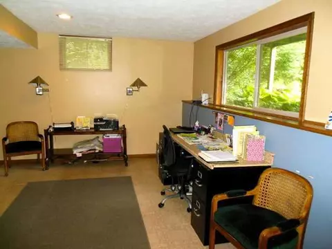 2425 Briarhill Dr, Lansing, MI 48917 photo 18