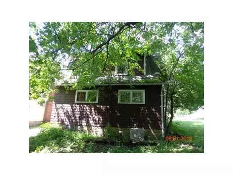 921 Everett Dr, Lansing, MI 48915 photo 2