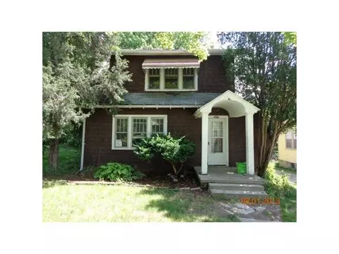 921 Everett Dr, Lansing, MI 48915 photo 1