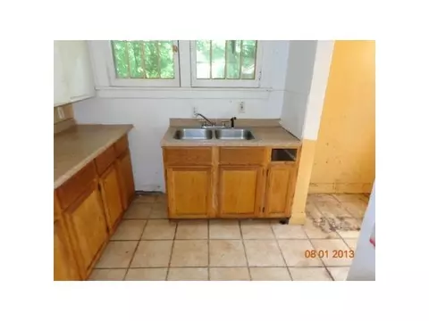 921 Everett Dr, Lansing, MI 48915 photo 7