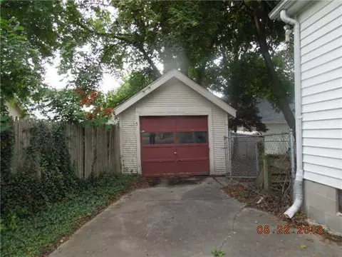 1009 Smith Ave, Lansing, MI 48910 photo 3
