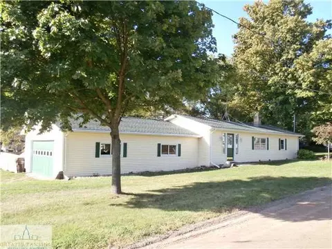 108 E Second St, Charlotte, MI 48813 photo 2