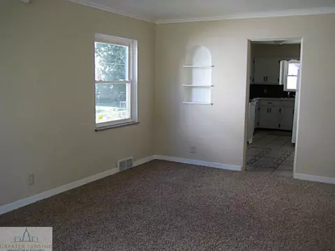 1811 Alpha St, Lansing, MI 48910 photo 3