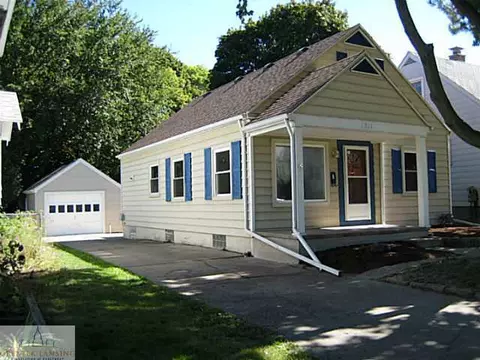 1811 Alpha St, Lansing, MI 48910 photo 2