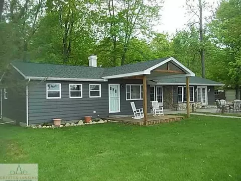 9586 E Colby, Crystal, MI 48818 photo 2