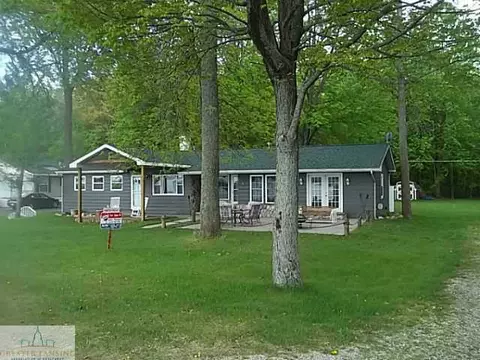 9586 E Colby, Crystal, MI 48818 photo 1