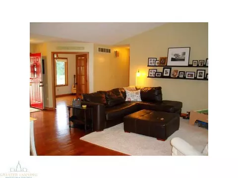12436 Burlingame Dr, Dewitt, MI 48820 photo 5