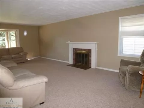 1124 Bennington Dr, Lansing, MI 48917 photo 2