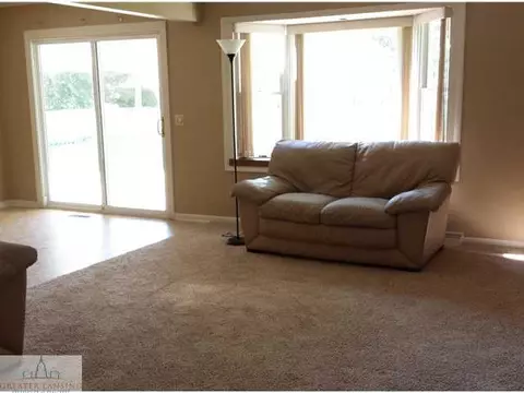 1124 Bennington Dr, Lansing, MI 48917 photo 3
