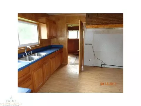416 E First St, Perry, MI 48872 photo 5