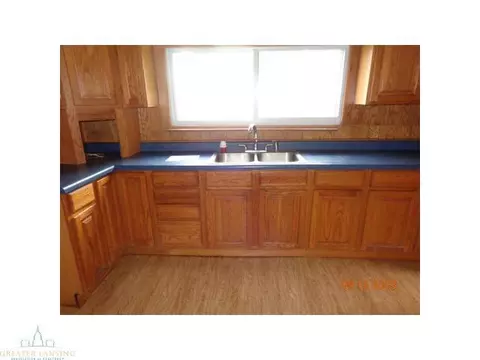 416 E First St, Perry, MI 48872 photo 6