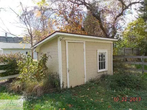 610 E Higham St, Saint Johns, MI 48879 photo 4