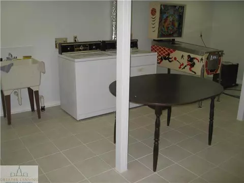 908 Turner St, Dewitt, MI 48820 photo 11
