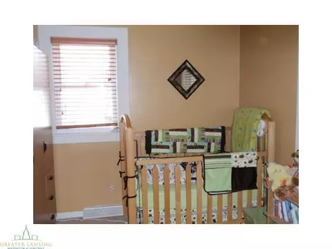 228 E Syringa Dr, Lansing, MI 48910 photo 7