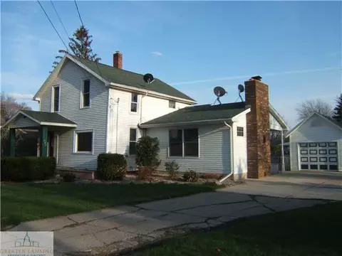 606 E Cass St, Saint Johns, MI 48879 photo 2