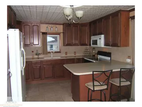 606 E Cass St, Saint Johns, MI 48879 photo 4