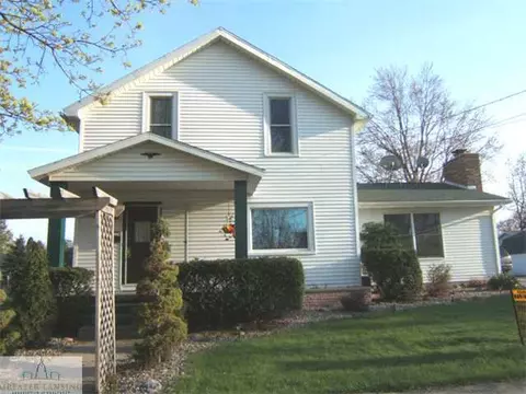 606 E Cass St, Saint Johns, MI 48879 photo 1
