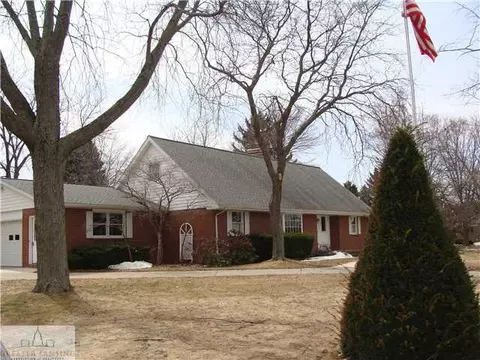 403 Beech, Charlotte, MI 48813 photo 2