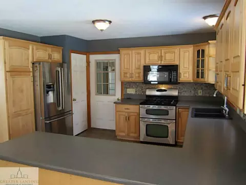 442 Button, Okemos, MI 48864 photo 4