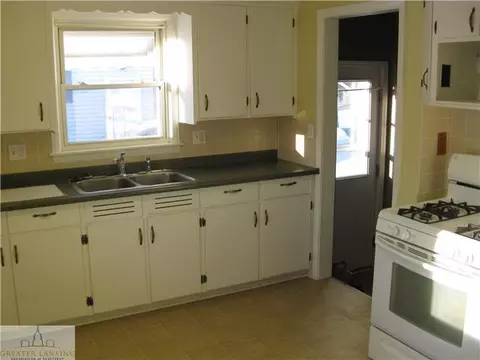 723 Fitting, Lansing, MI 48917 photo 10