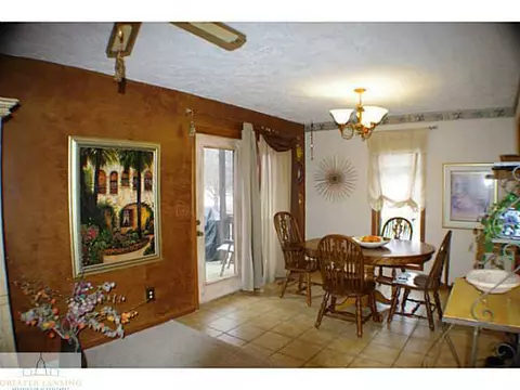 913 E Herbison, Dewitt, MI 48820 photo 5
