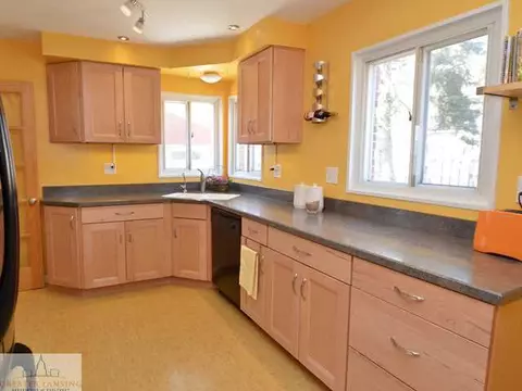 2203 Barstow Rd, Lansing, MI 48906 photo 7