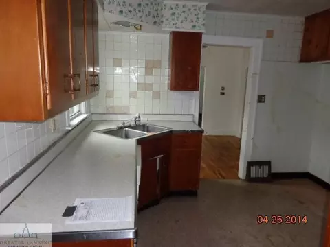 1028 E Hazel St, Lansing, MI 48912 photo 8