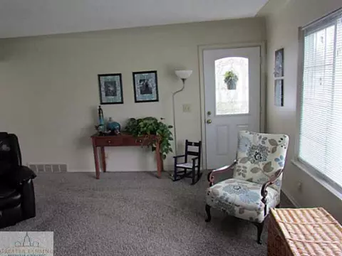 316 Iris, Lansing, MI 48917 photo 3