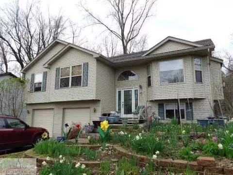 3706 Stoneleigh Dr, Lansing, MI 48910 photo 1