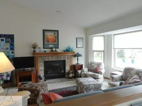 3706 Stoneleigh Dr, Lansing, MI 48910 photo 2