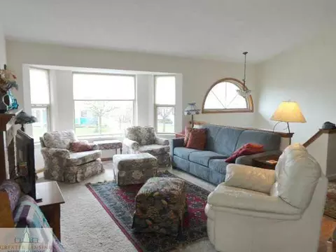 3706 Stoneleigh Dr, Lansing, MI 48910 photo 4