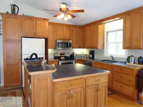 3706 Stoneleigh Dr, Lansing, MI 48910 photo 5
