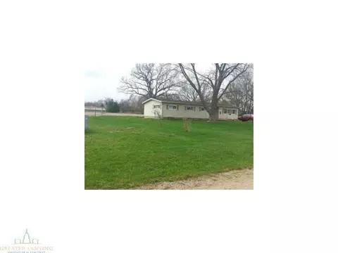 7060 Choctaw Dr, Owosso, MI 48867 photo 1