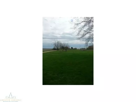 7060 Choctaw Dr, Owosso, MI 48867 photo 2