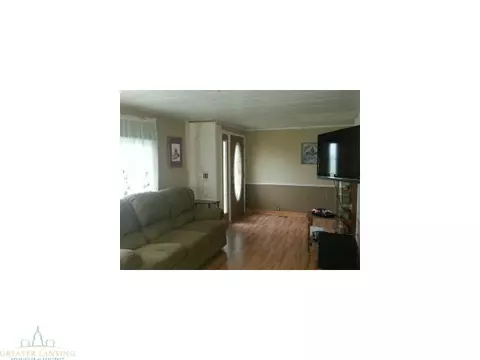 7060 Choctaw Dr, Owosso, MI 48867 photo 3